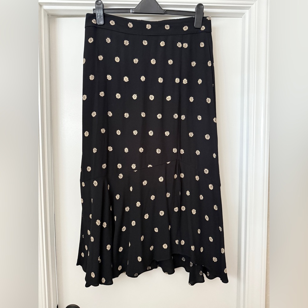 Madewell midi skirt in black with floral design. Size 10
